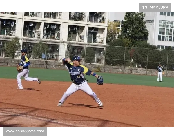 漳台慢投垒球赛参赛阵容覆盖多年龄段，两岸球员同场竞技热情高涨